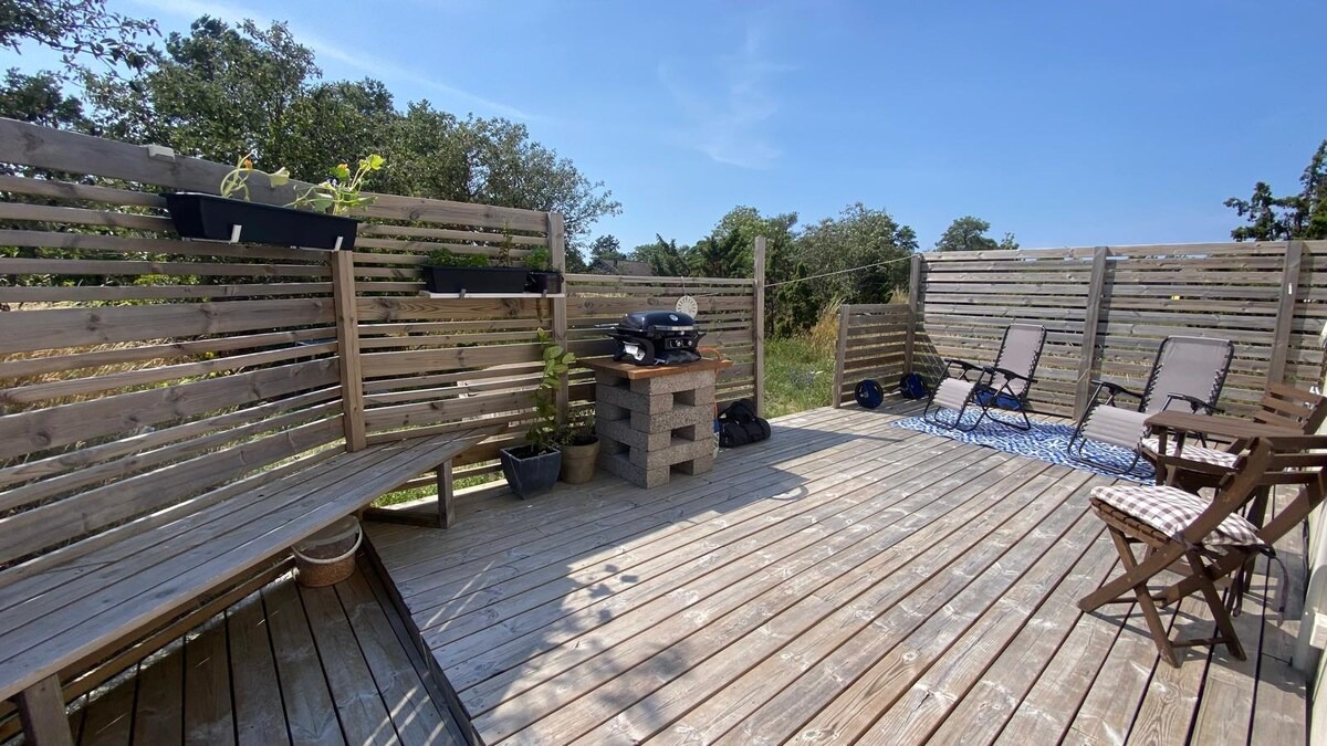 Boka 2026 - Flygelbyggnad 5 sovrum, i Gotlandsstil med 10 bäddar strax söder om Visby