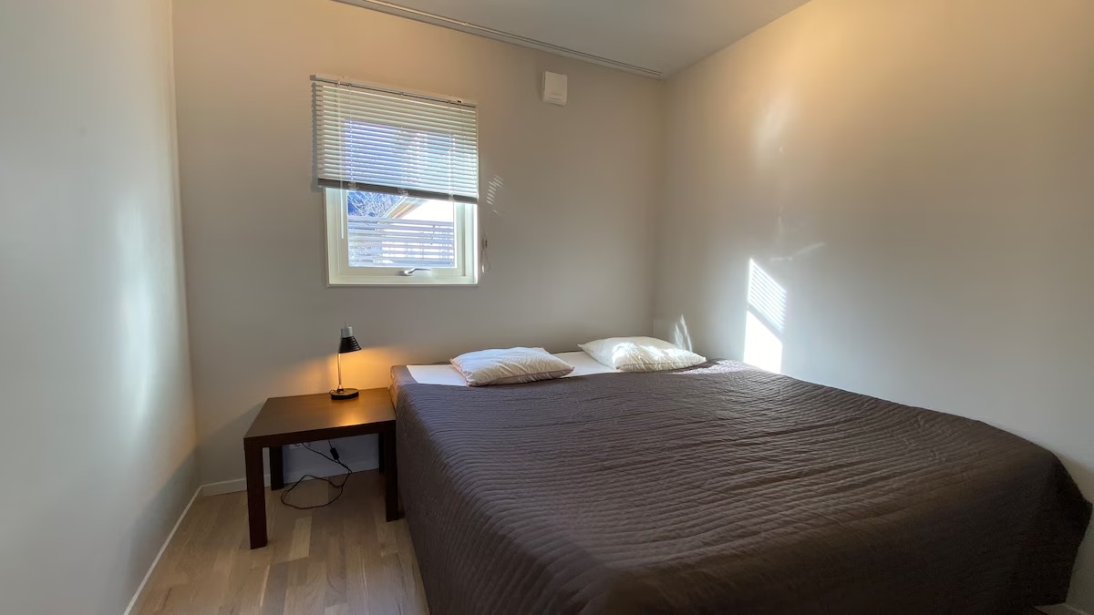 Boka 2026 - Flygelbyggnad 5 sovrum, i Gotlandsstil med 10 bäddar strax söder om Visby