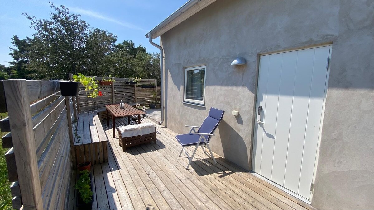 Boka 2026 - Flygelbyggnad 5 sovrum, i Gotlandsstil med 10 bäddar strax söder om Visby