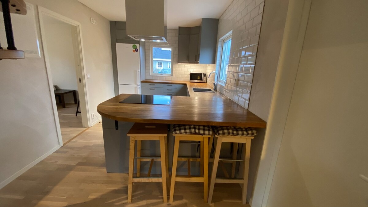 Boka 2026 - Flygelbyggnad 5 sovrum, i Gotlandsstil med 10 bäddar strax söder om Visby