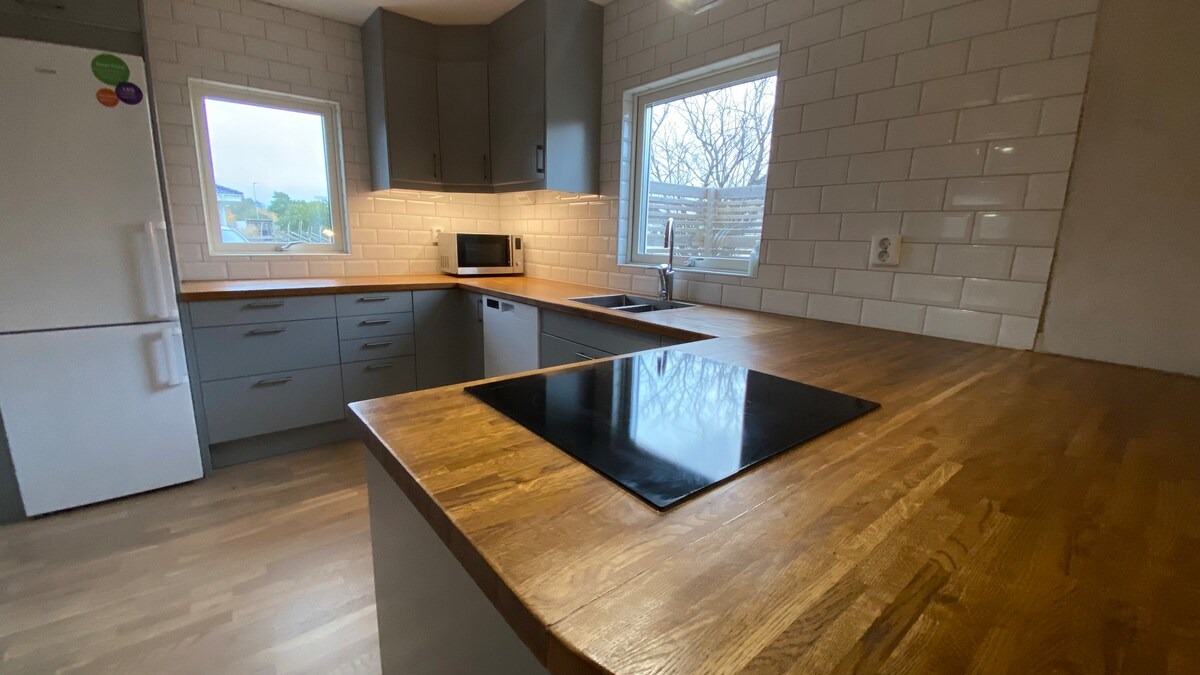 Boka 2026 - Flygelbyggnad 5 sovrum, i Gotlandsstil med 10 bäddar strax söder om Visby