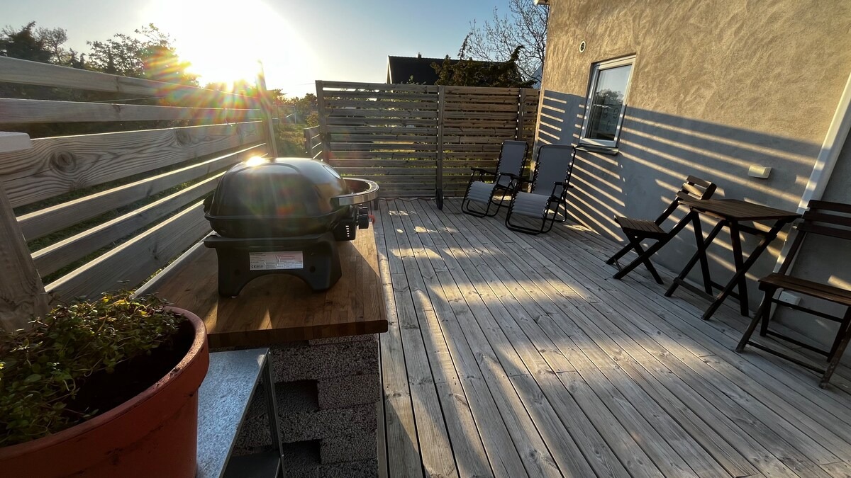 Boka 2026 - Flygelbyggnad 5 sovrum, i Gotlandsstil med 10 bäddar strax söder om Visby