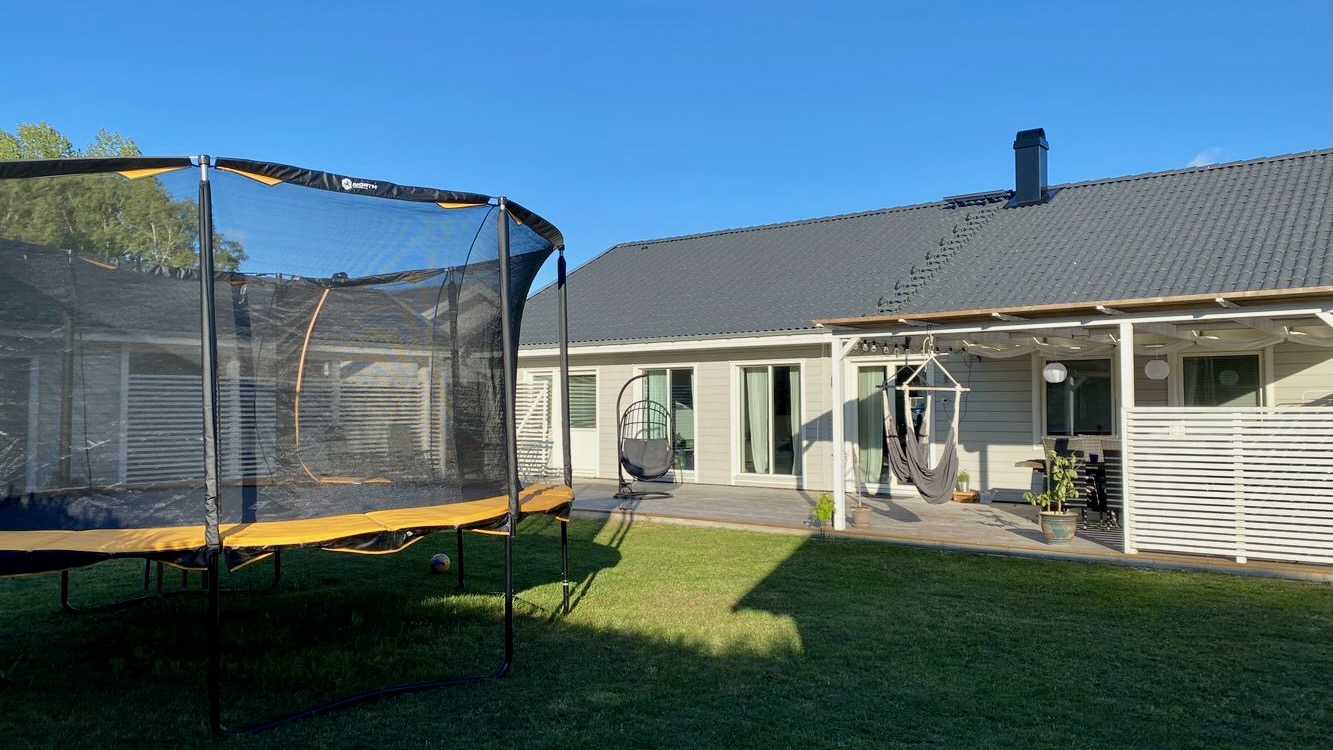 Fin villa med 4 sovrum, 10 minuters bilresa från ringmuren