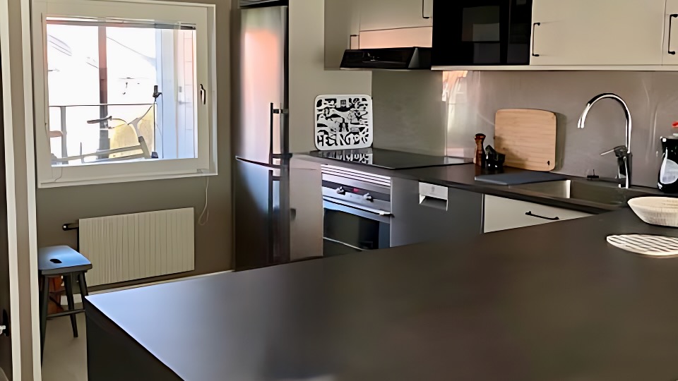 Lägenhet med egen uteplats, intill Skansport, nära Almedalen