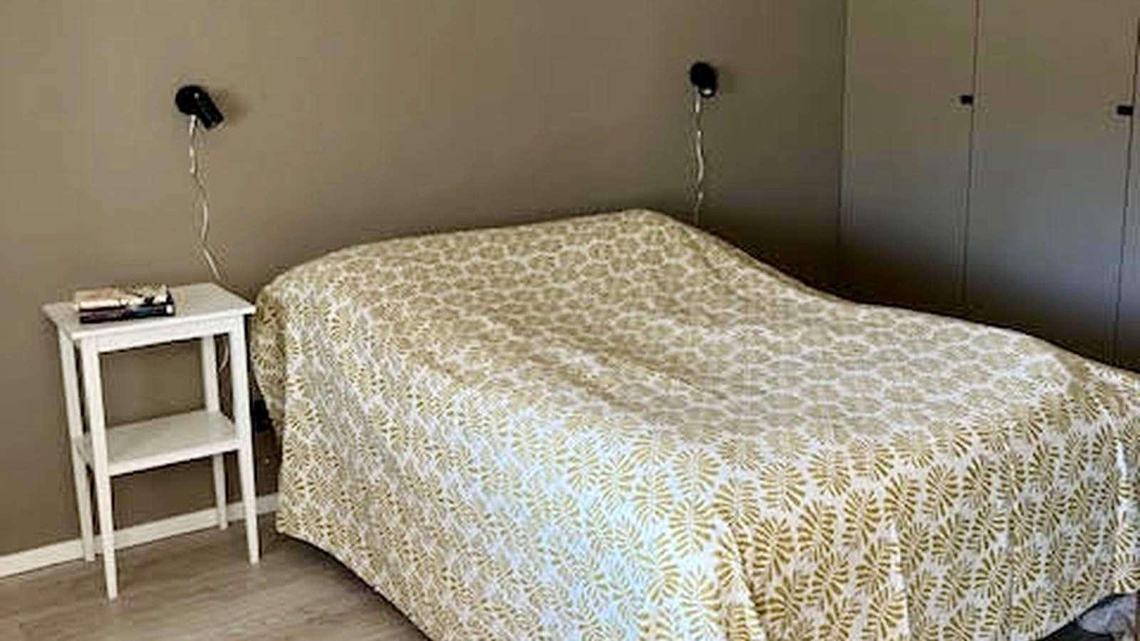 Lägenhet med egen uteplats, intill Skansport, nära Almedalen