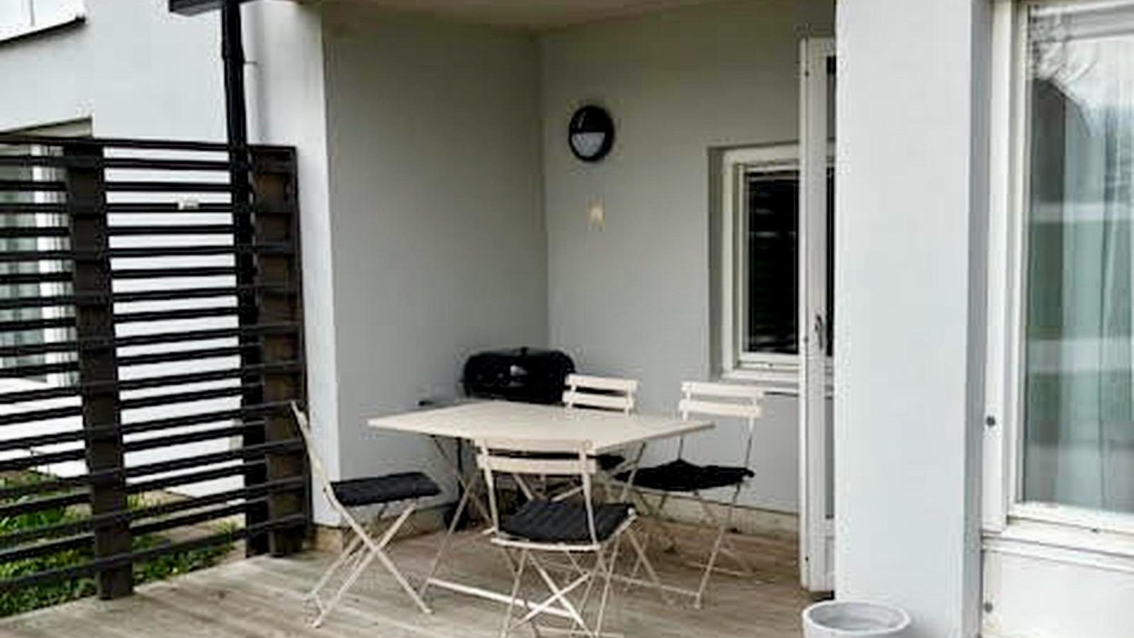 Lägenhet med egen uteplats, intill Skansport, nära Almedalen