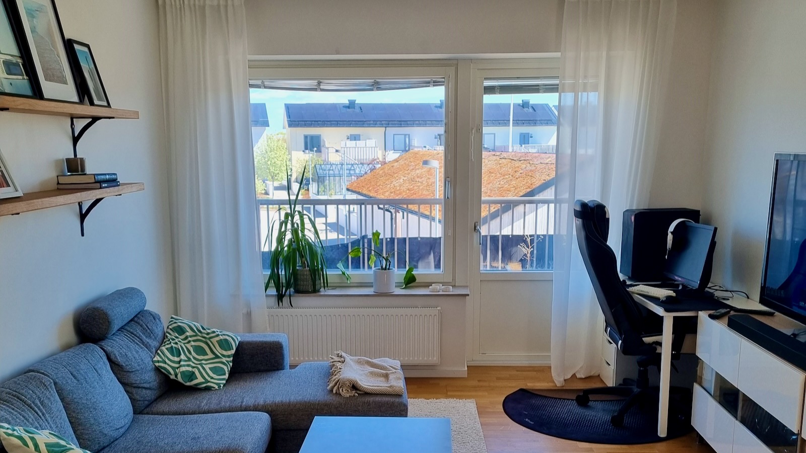 Boka 2025 - Modern 2:a med balkong, lugnt och smart boende för Almedalsveckan