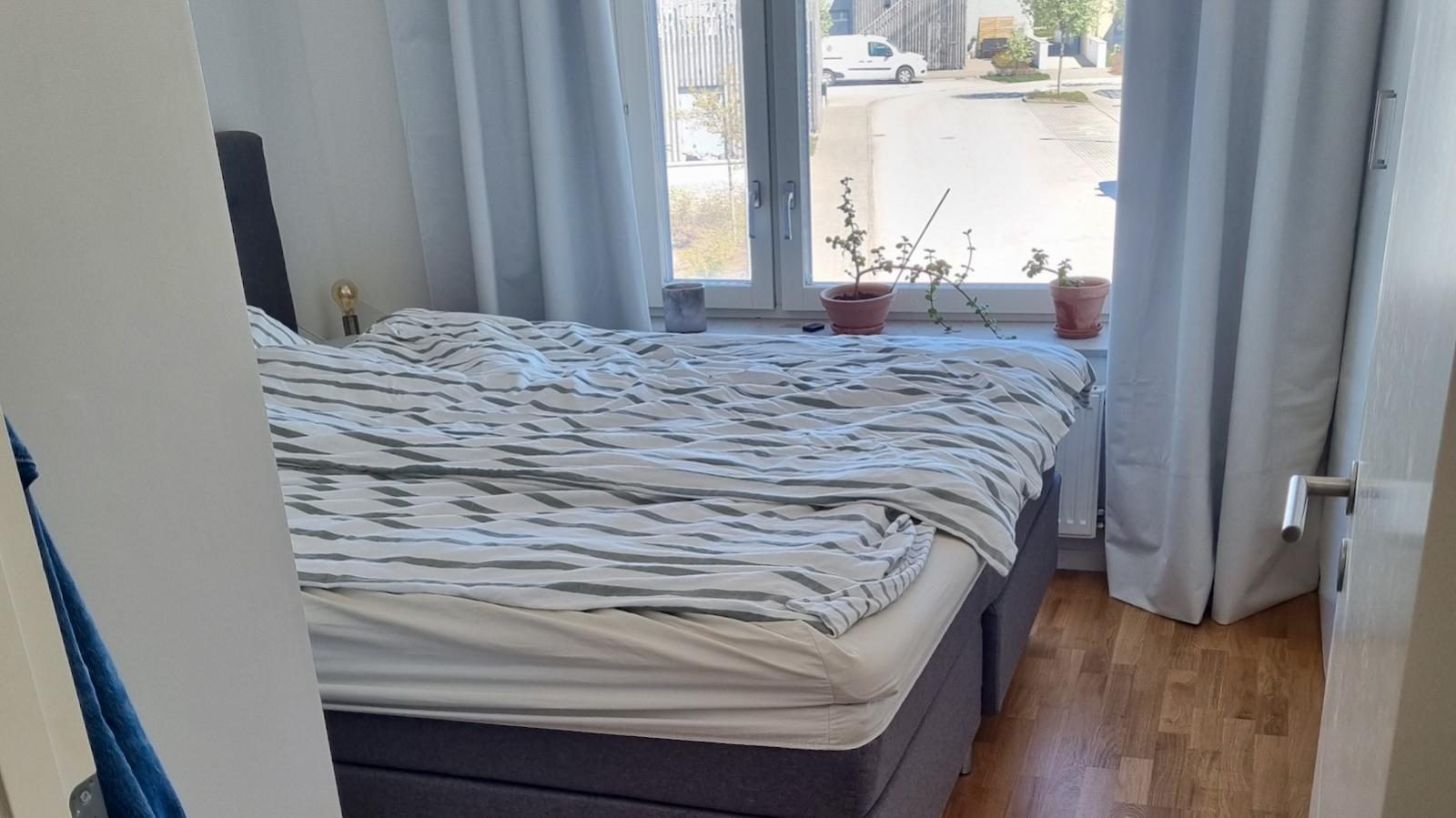 Boka 2025 - Modern 2:a med balkong, lugnt och smart boende för Almedalsveckan