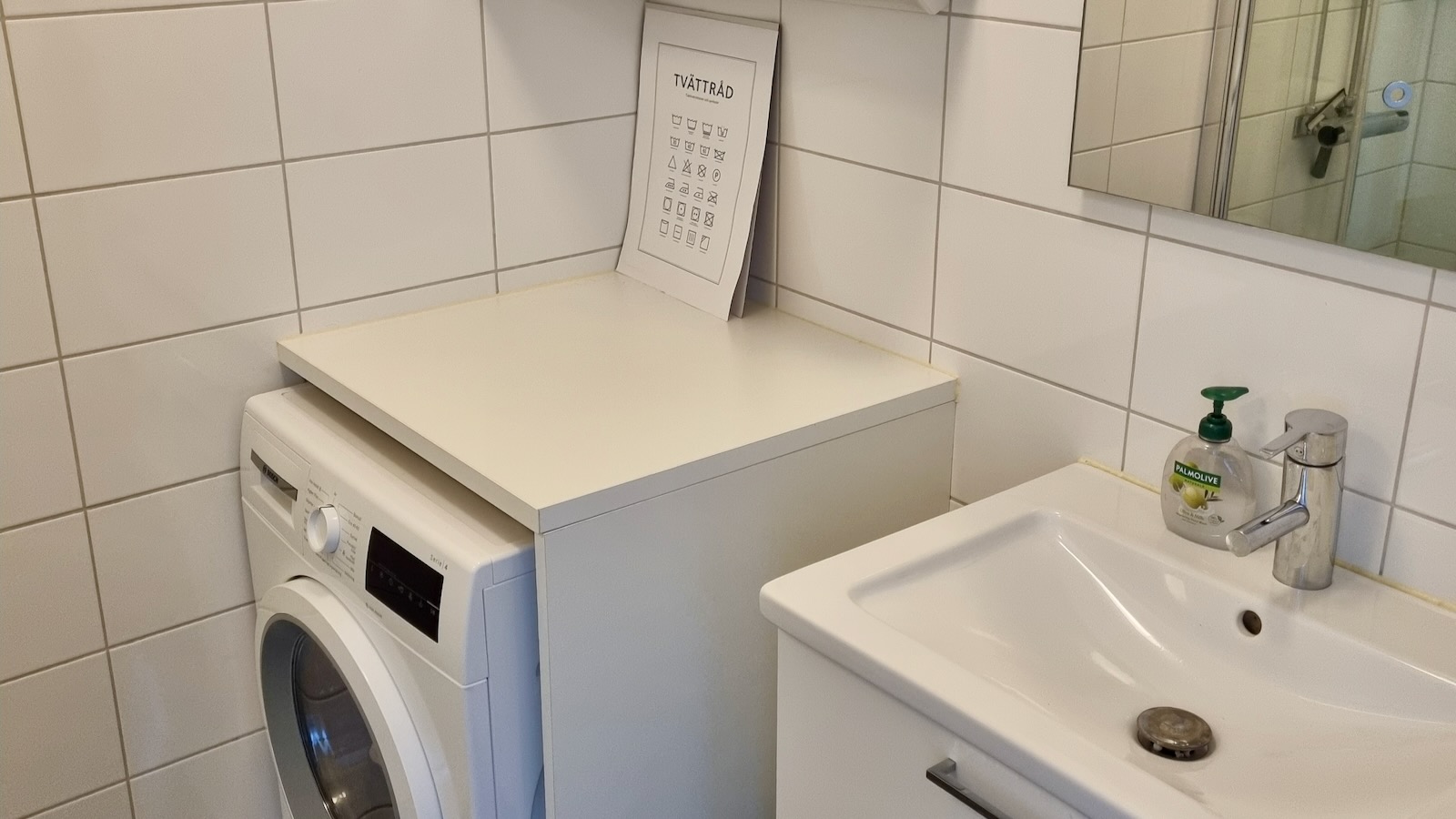 Boka 2025 - Modern 2:a med balkong, lugnt och smart boende för Almedalsveckan