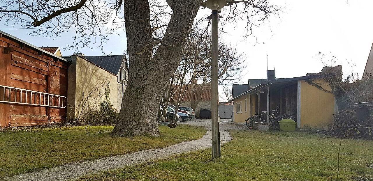 3,5a på Adelsgatan i Visby. Butikslokal för mingel kan hyras i anslutning till bostaden.