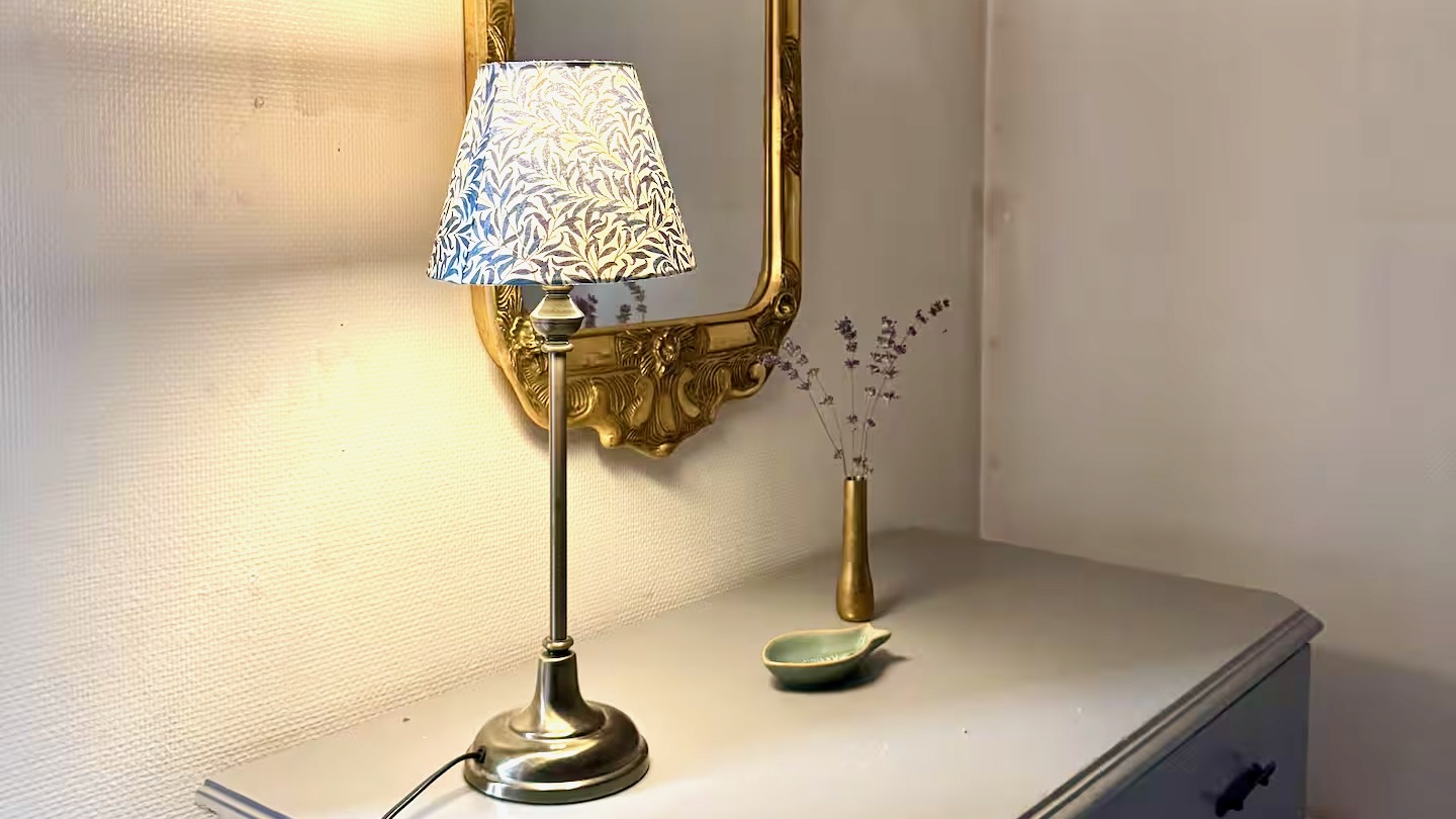 Boka 2026 - Fastighet i AA-läge! 18 bäddar/6 sovrum och stor gård för mingel. Stora torget!