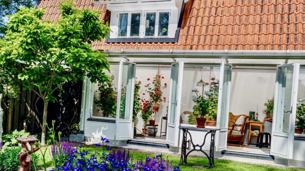 Boka 2027 - Villa med 5 sovrum på gångavstånd från Almedalen. (Hyr en eller 2 bodelar, max 8 sovrum & 12 bäddar)