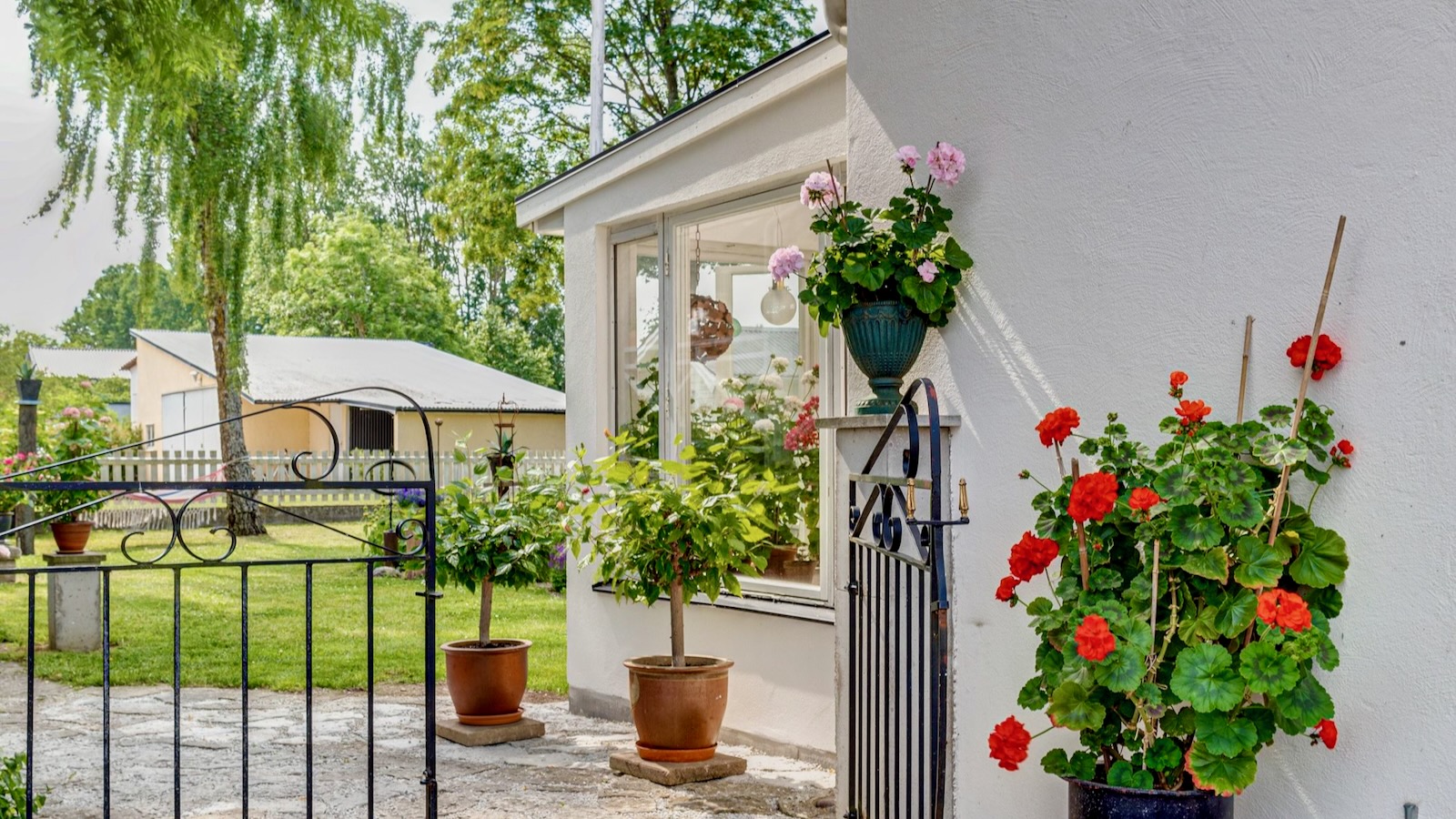 Boka 2027 - Villa med 5 sovrum på gångavstånd från Almedalen. (Hyr en eller 2 bodelar, max 8 sovrum & 12 bäddar)