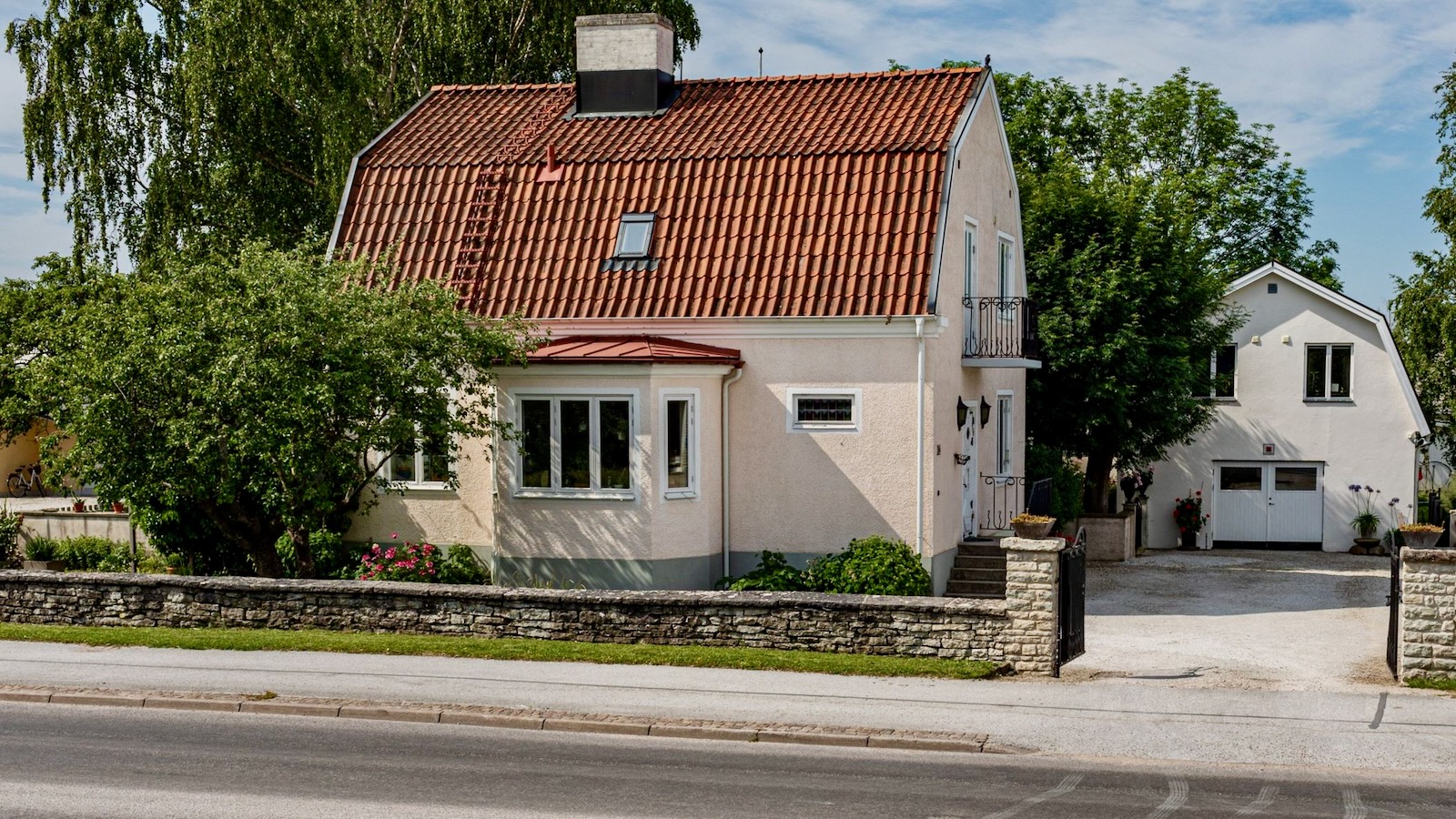 Boka 2027 - Villa med 5 sovrum på gångavstånd från Almedalen. (Hyr en eller 2 bodelar, max 8 sovrum & 12 bäddar)