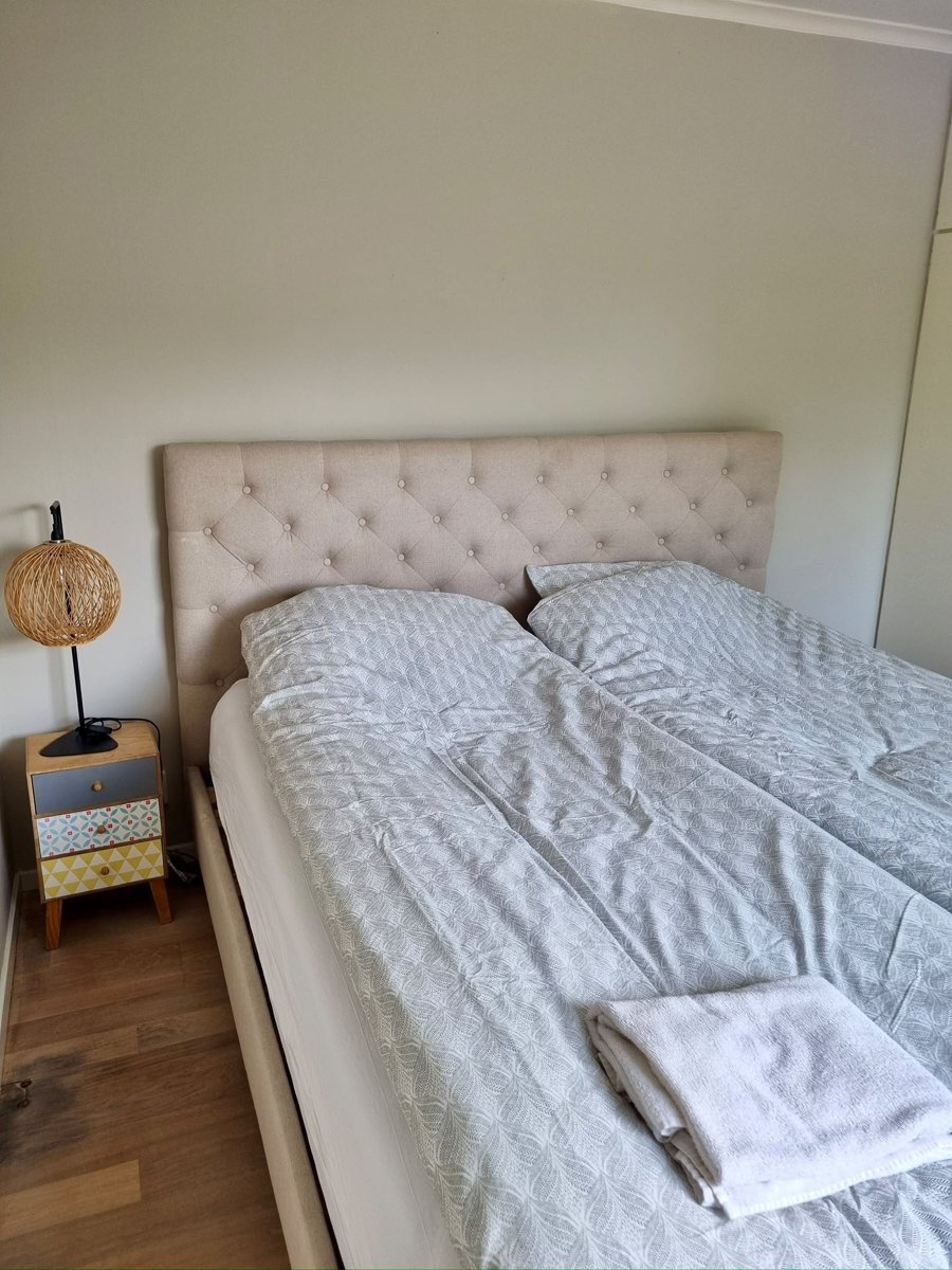 Rymligt hus med 4 sovrum, upp till 10 bäddar, trädgård och bastu