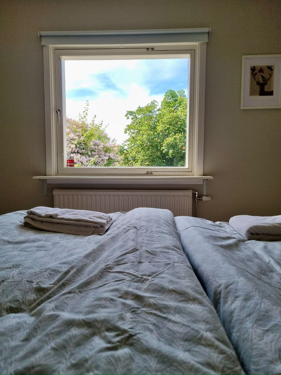 Rymligt hus med 4 sovrum, upp till 10 bäddar, trädgård och bastu