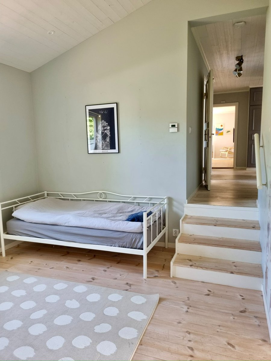 Rymligt hus med 4 sovrum, upp till 10 bäddar, trädgård och bastu