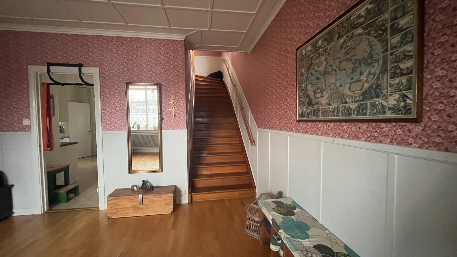 Rymlig villa med flexibla sällskapsytor och omfattande bäddkapacitet