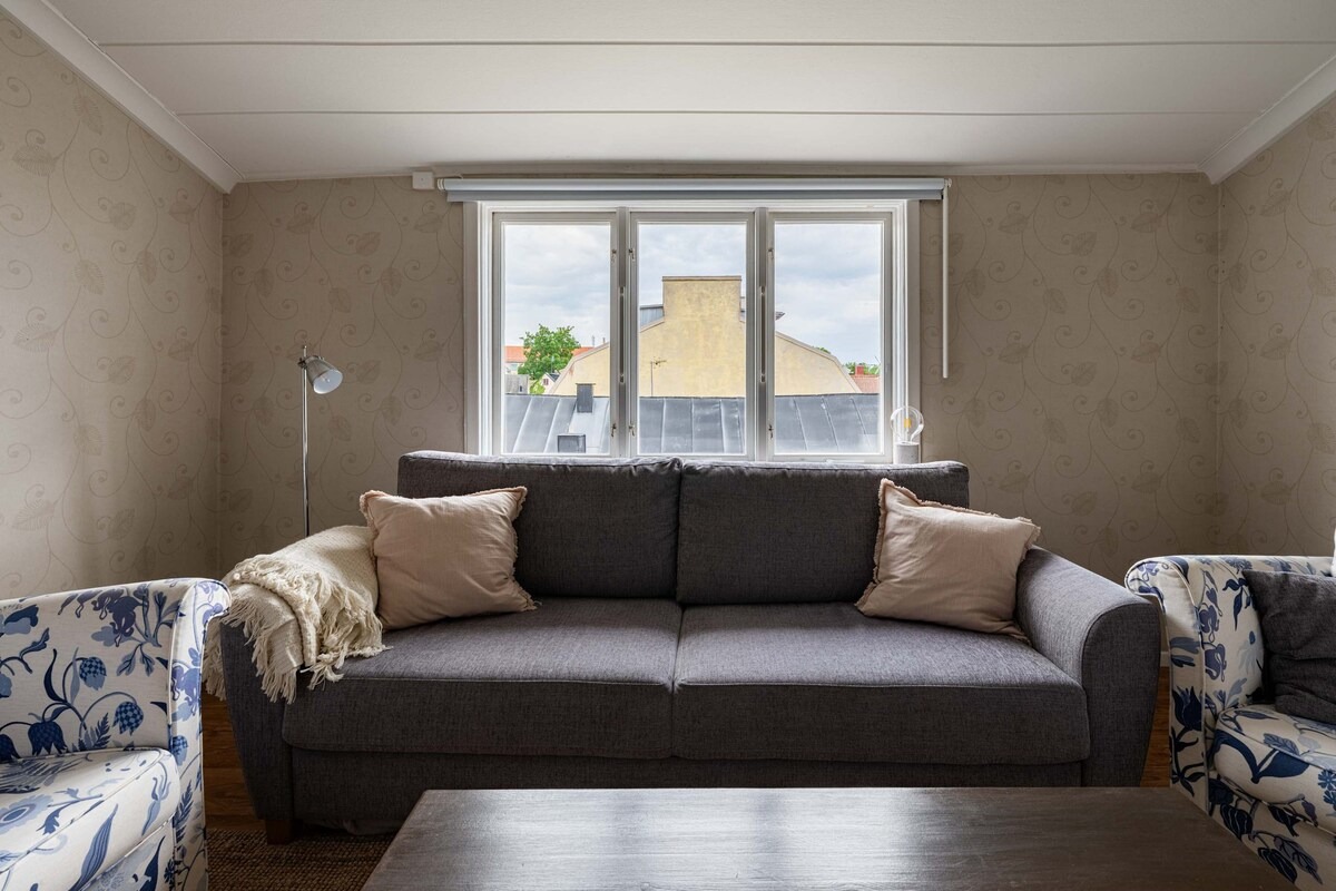 Boka 2026 - Fin 2a på Skeppargatan i Visby innerstad