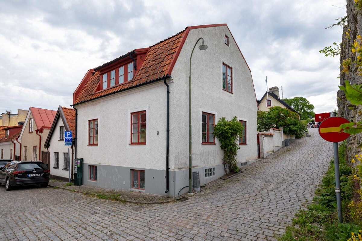 Boka 2026 - Souterränglägenhet på Skeppargatan