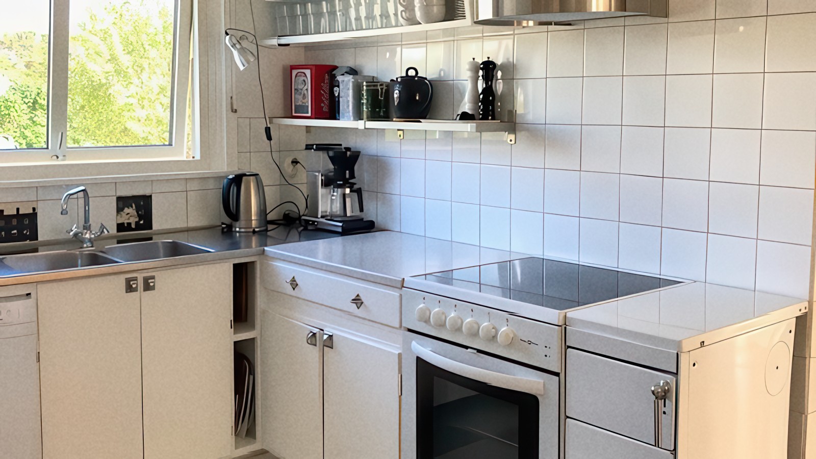 Boka 2026 - Fristående villa med fyra sovrum och lummig trädgård på Hemsegatan