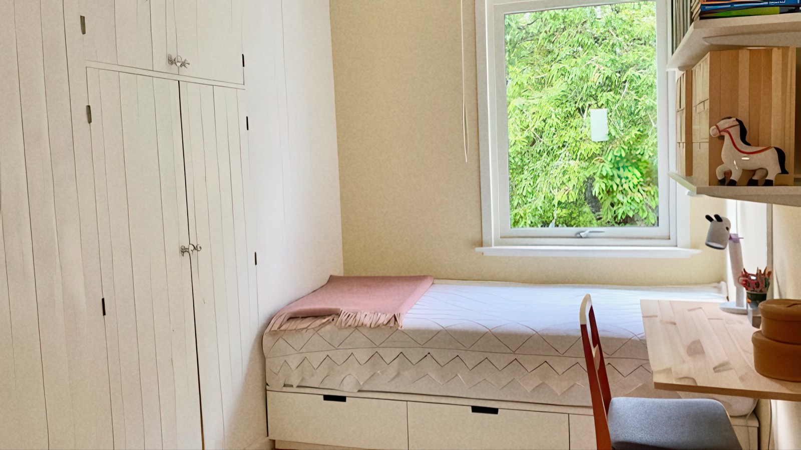 Boka 2026 - Fristående villa med fyra sovrum och lummig trädgård på Hemsegatan