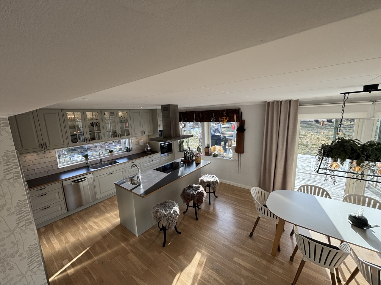 Boka 2027 - Modern villa med 4 sovrum strax söder om Visby