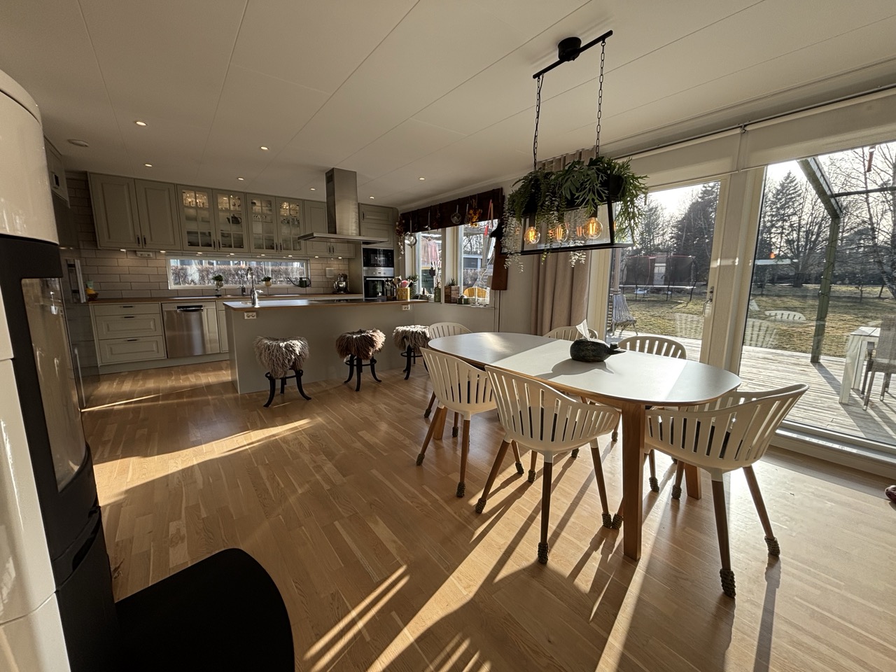 Boka 2027 - Modern villa med 4 sovrum strax söder om Visby