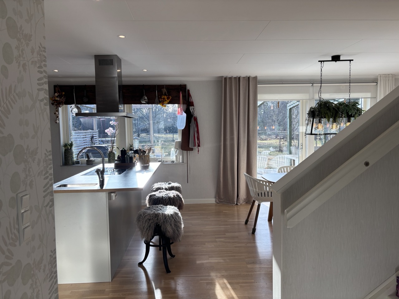 Boka 2027 - Modern villa med 4 sovrum strax söder om Visby