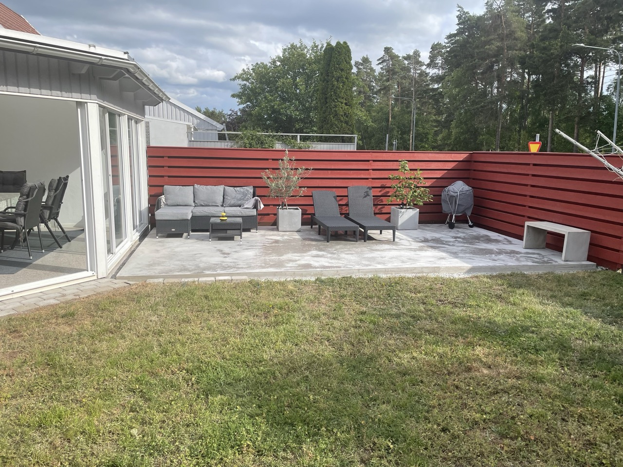 Boka 2027 - Modern villa med tre sovrum, glasat uterum och stor altan