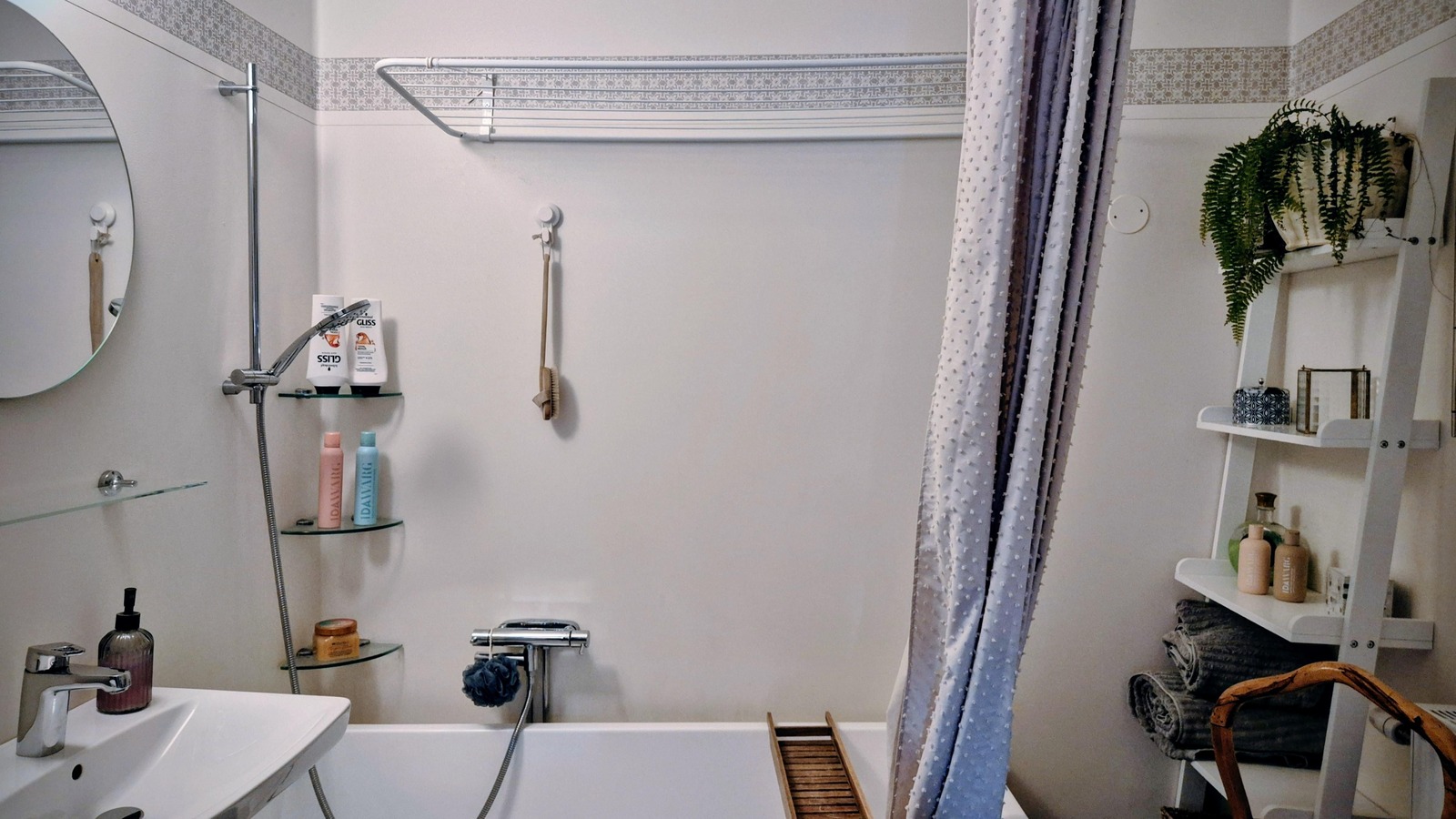 Boka 2026 - Ljus 4:a på Styrmansgatan med egen ingång och två uteplatser