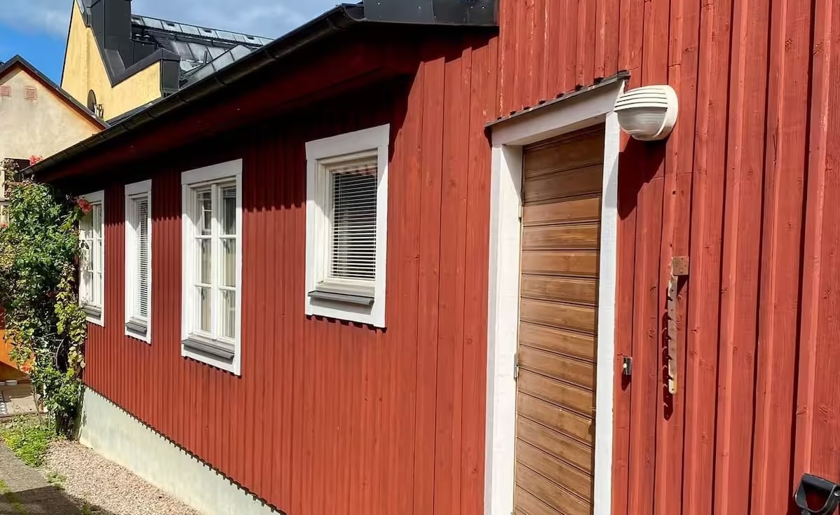 Boka 2026 - Nytt objekt 9 juni. Gårdshus nära Wallers plats, mitt i hjärtat av innerstan
