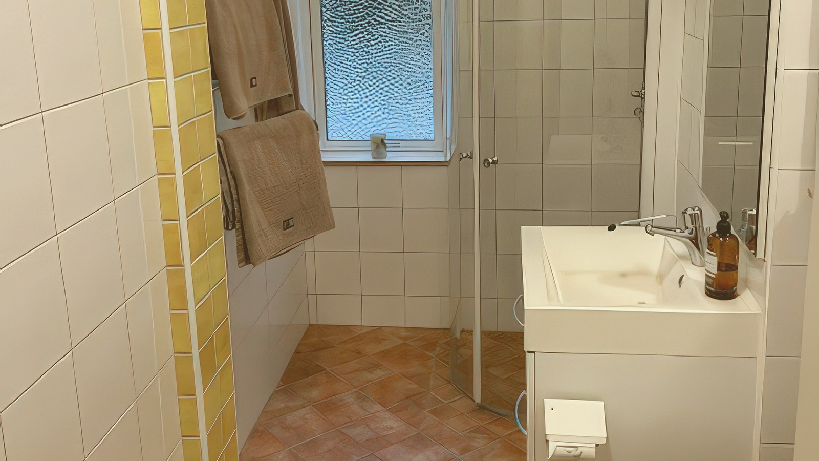 Boka 2027 - Villa 120 m2, 4 sovrum, 8 bäddar, egen uteplats och parkering nära Söderport