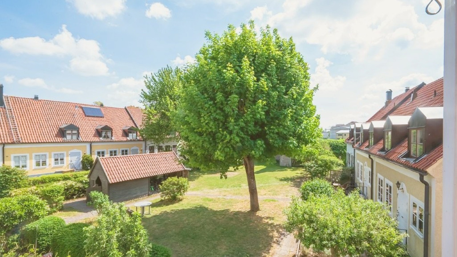 Nyrenoverat radhus, 3 sovrum på två plan vid Södertorg, innanför ringmuren, Visby