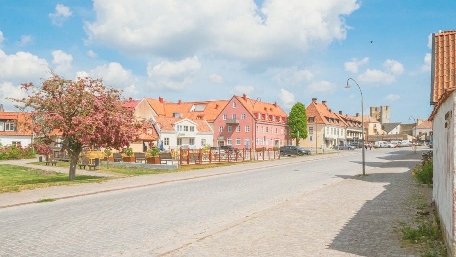 Lägenhet, 2 sovrum med egen entr&eacute; och trädgård mot ringmuren vid Södertorg, Visby