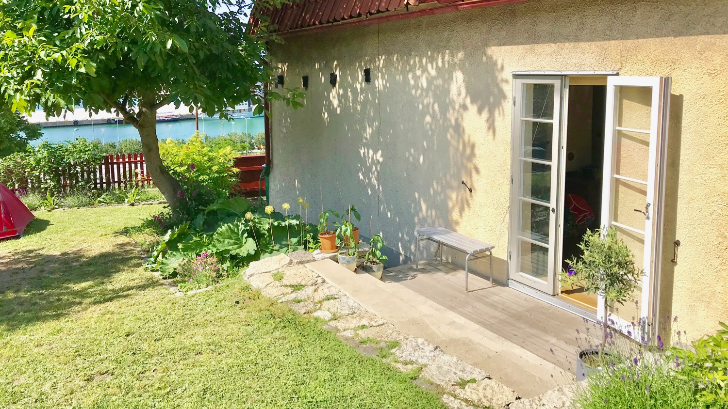 Boka 2027 - Villa med 5 sovrum och stor trädgård för mingel(200 personer) i Visby innerstad.