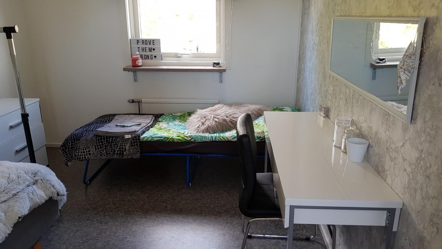 Boka 2020 -  Fräsch 4:a på två plan med egen uteplats, belägen i östra Visby