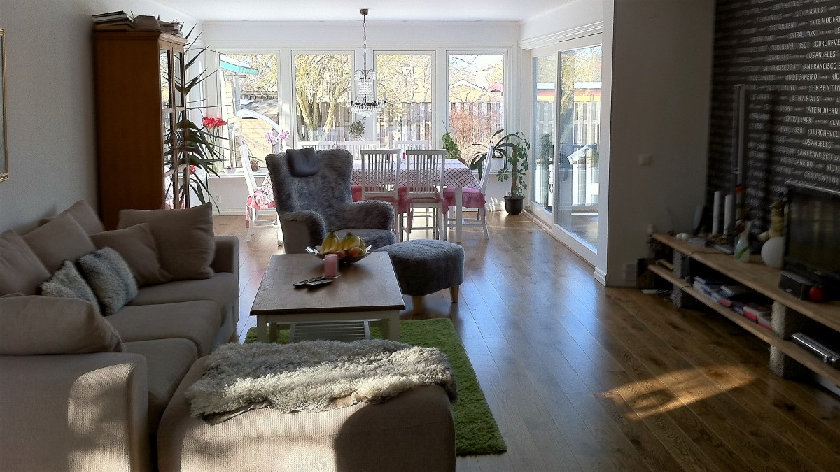Stor villa med trädgård och 4 separata sovrum bara 10 minuters promenad från centrum