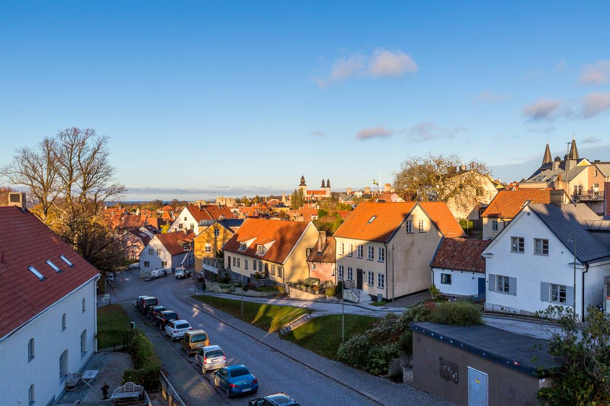 Fin lägenhet på Slottsbacken mitt i Visby innerstad. Boka 2018