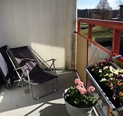 Trea med två sovrum, 10 minuters promenad till ringmuren. Ledigt v32 mfl veckor.
