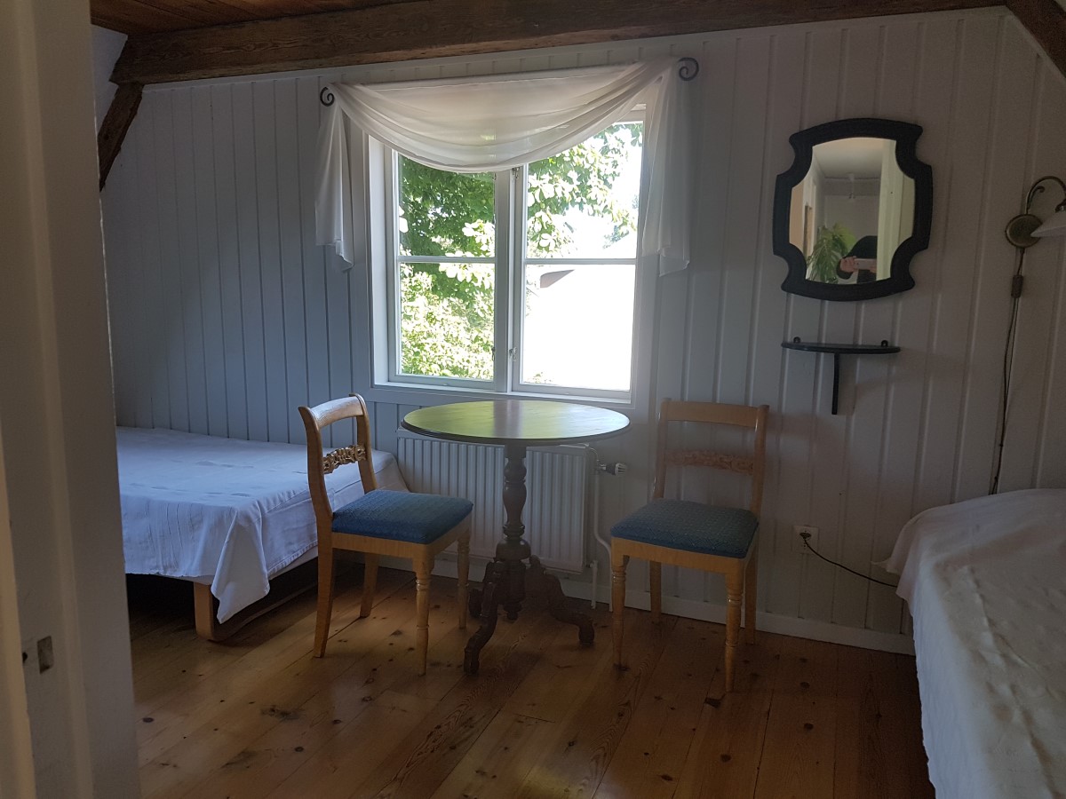 Boka 2024 - Stor mingelträdgård med Lägenhet på Skeppargatan