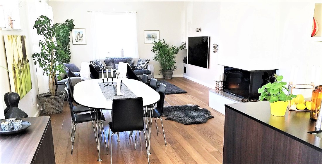 Lyxig villa på 3 plan med havsutsikt och egen innergård i Visby innerstad, 6 sovrum.