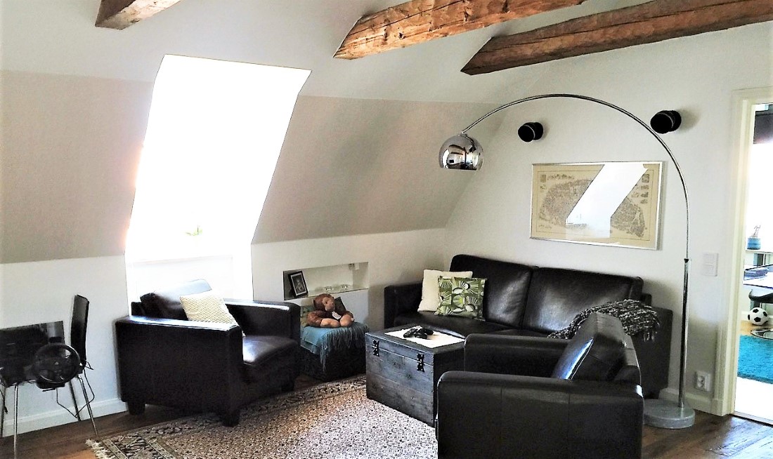 Lyxig villa på 3 plan med havsutsikt och egen innergård i Visby innerstad, 6 sovrum.