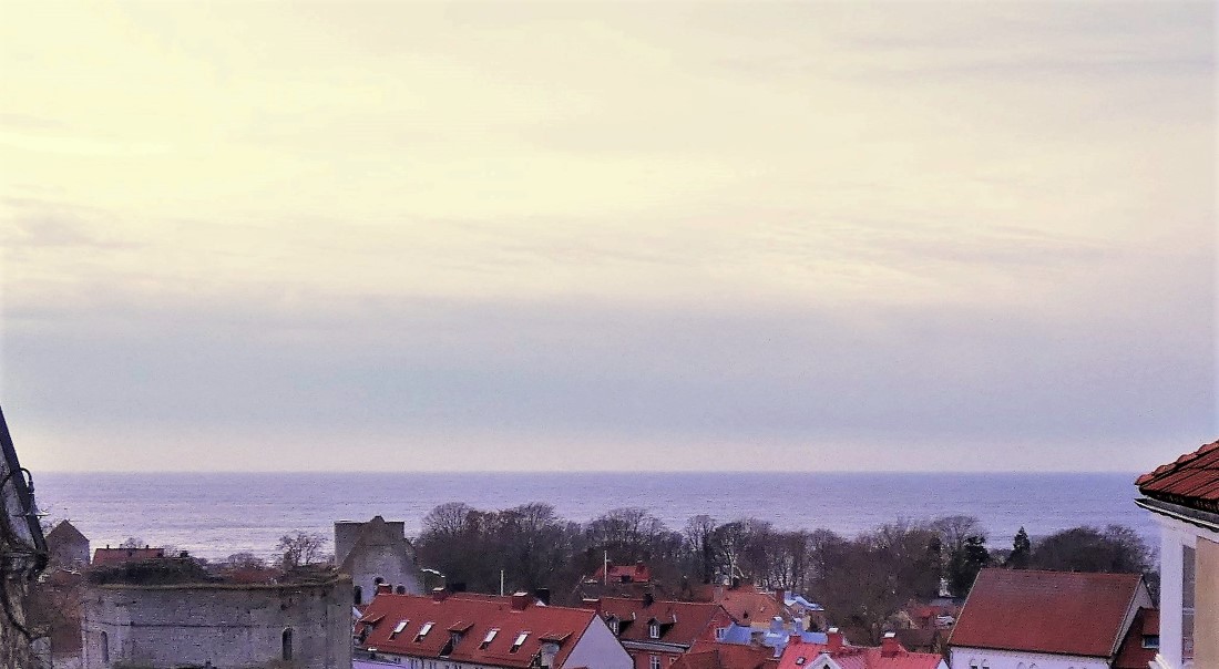 Lyxig villa på 3 plan med havsutsikt och egen innergård i Visby innerstad, 6 sovrum.