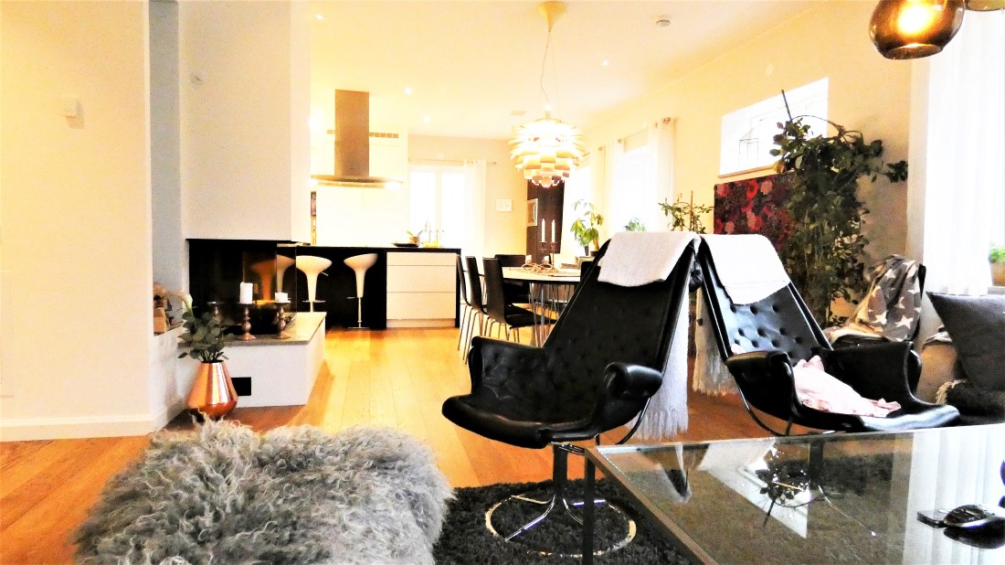 Lyxig villa på 3 plan med havsutsikt och egen innergård i Visby innerstad, 6 sovrum.