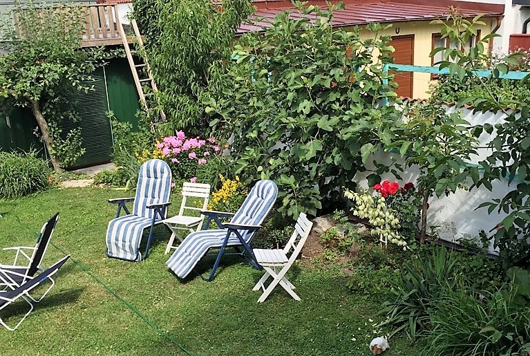 Stor fastighet med hela 6 sovrum, intill botaniska trädgården, mitt i hjärtat av Visby innerstad