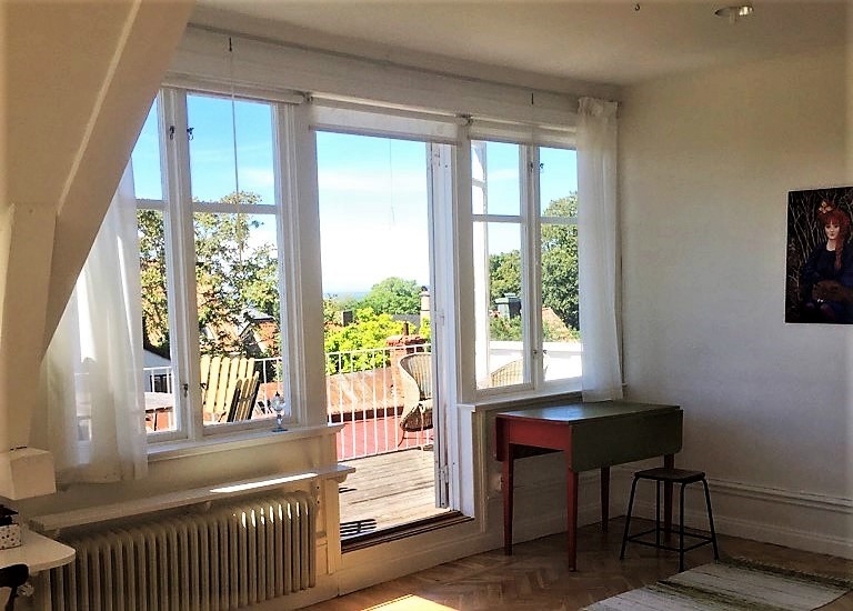 Stor fastighet med hela 6 sovrum, intill botaniska trädgården, mitt i hjärtat av Visby innerstad