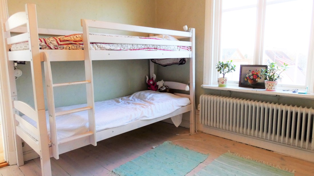 Stor fastighet med hela 6 sovrum, intill botaniska trädgården, mitt i hjärtat av Visby innerstad