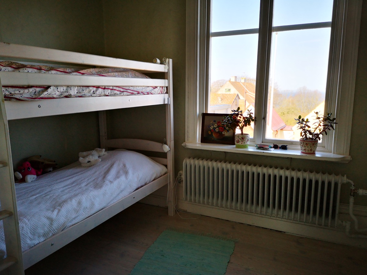 Stor fastighet med hela 6 sovrum, intill botaniska trädgården, mitt i hjärtat av Visby innerstad