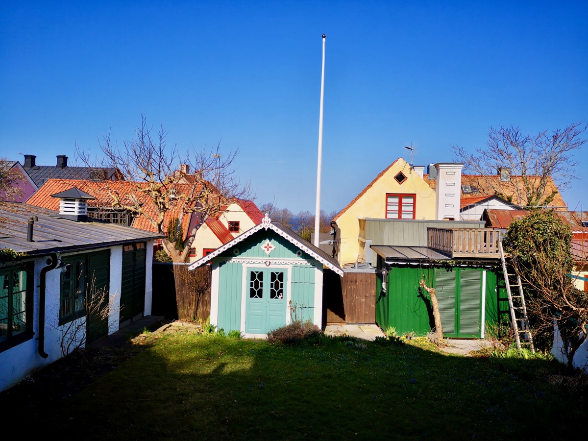 Stor fastighet med hela 6 sovrum, intill botaniska trädgården, mitt i hjärtat av Visby innerstad